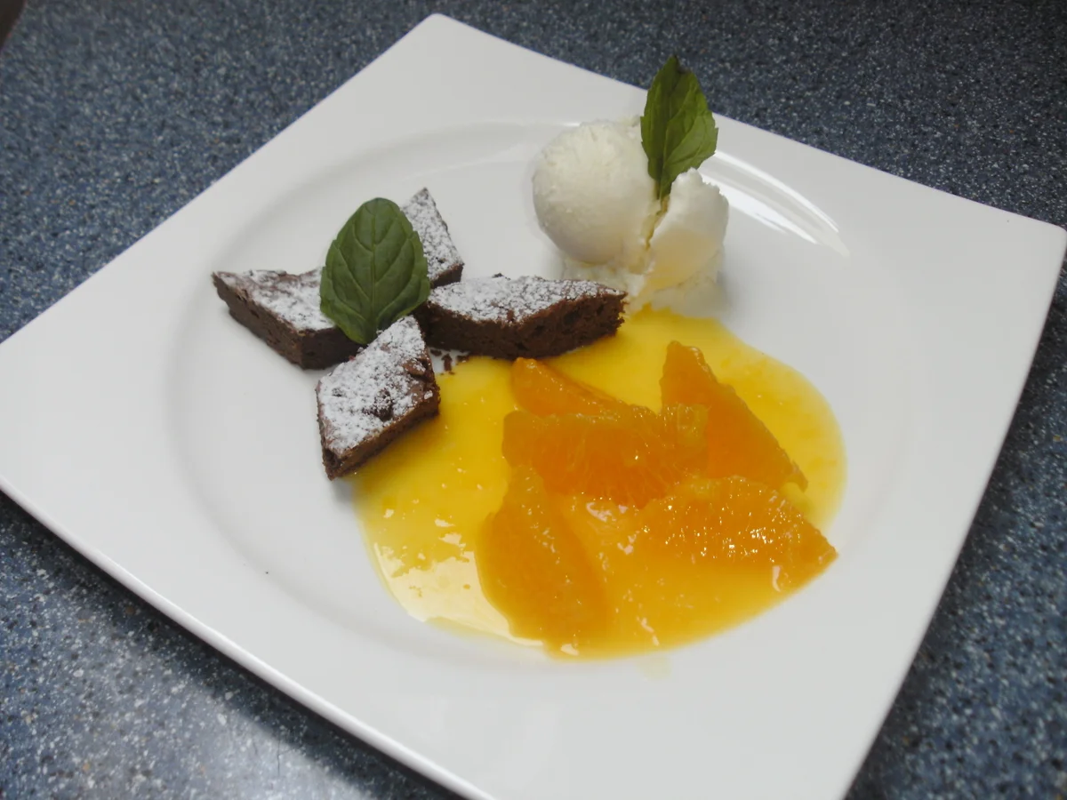 Schokotarte, Joghurteis und marinierte Orangen - Rezept - Bild Nr. 3