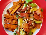 Süßkartoffelpommes mit Tomaten-Avocado-Gemüse - Rezept - Bild Nr. 10000