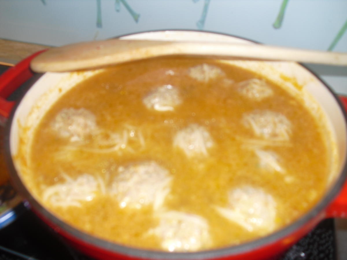 Hackfleischklößchen-Nudel-Suppe dazu Kartoffelpuffer - Rezept - Bild Nr. 10006