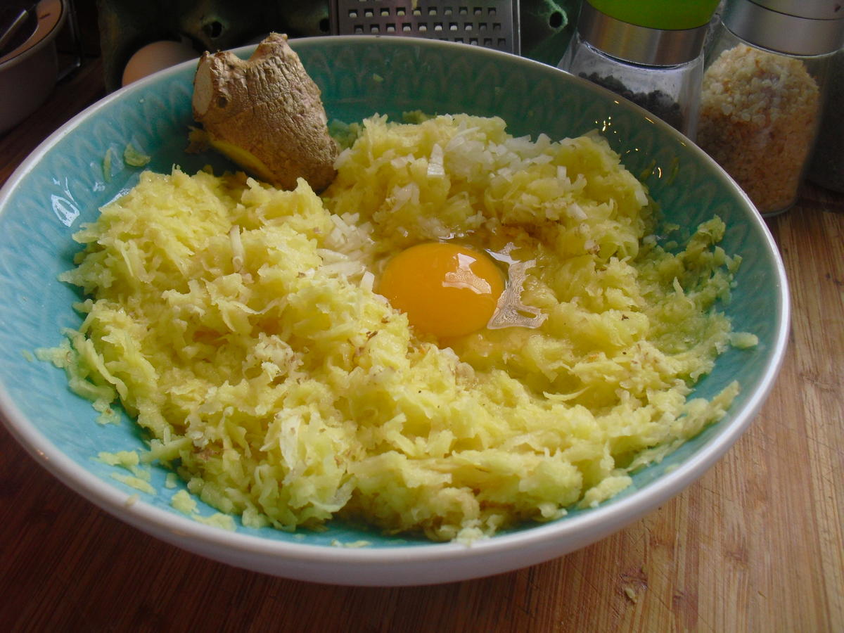 Hackfleischklößchen-Nudel-Suppe dazu Kartoffelpuffer - Rezept - Bild Nr. 10008