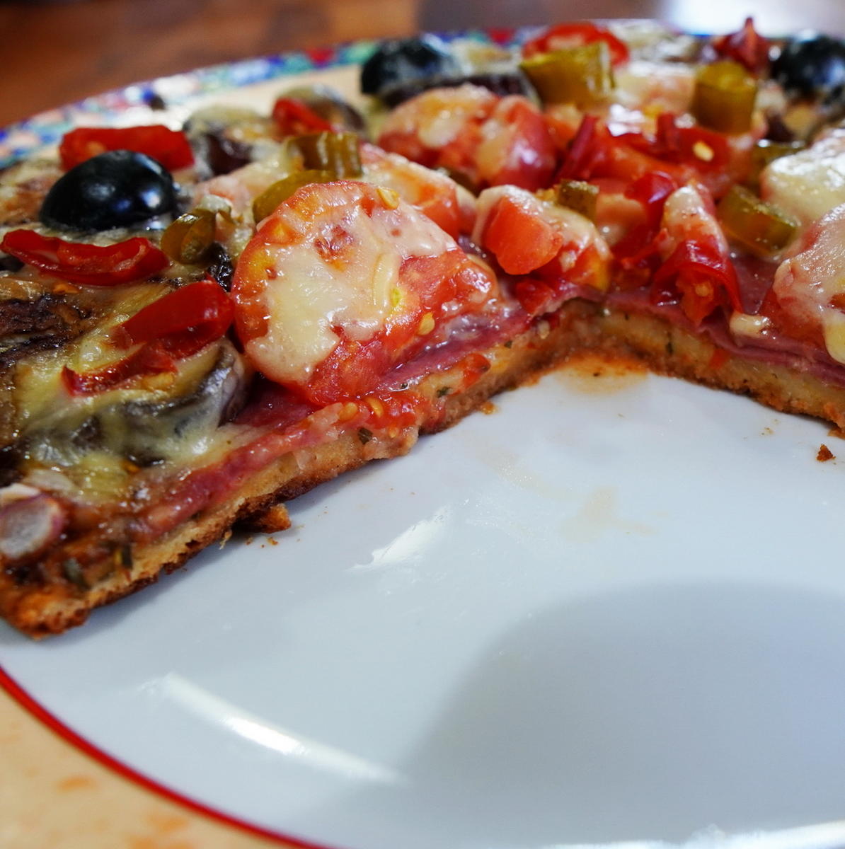 Schinkenpizza mit Auberginen und Tomaten - Rezept - Bild Nr. 5