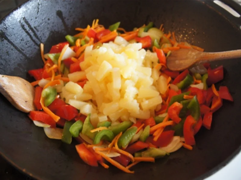 Schweinefleischbällchen süß-sauer im Wok und Basmatireis - Rezept - Bild Nr. 13