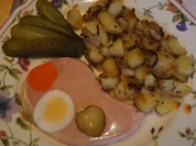 Sülzkotelett mit herzhaft-deftigen Bratkartoffeln - Rezept - Bild Nr. 2