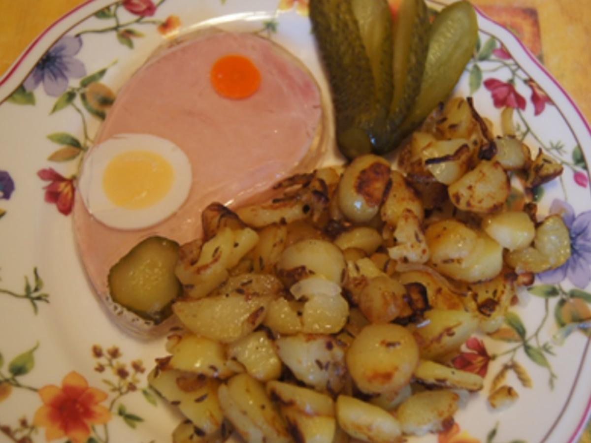 Sülzkotelett mit herzhaft-deftigen Bratkartoffeln - Rezept - Bild Nr. 9