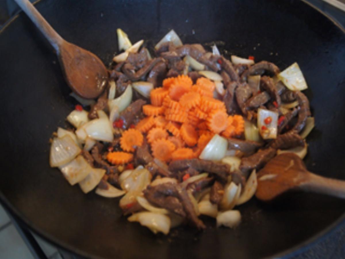 Asia-Wok mit Rindfleisch, Gemüse und Basmatireis - Rezept - Bild Nr. 14