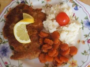 Nackensteak-Schnitzel mit Honig-Möhren-Blüten und Sellerie-Püree - Rezept - Bild Nr. 2