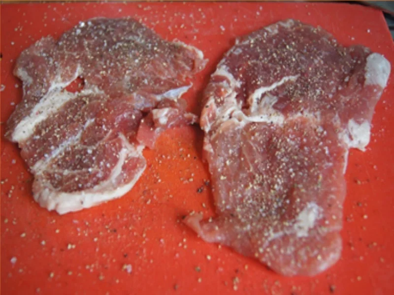 Rezept: Nackensteak-Schnitzel mit Honig-Möhren-Blüten und Sellerie-Püree Bild Nr. 5 Nackensteak-Schnitzel mit Honig-Möhren-Blüten und Sellerie-Püree - Rezept - Bild Nr. 5