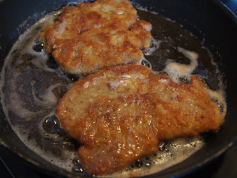 Rezept: Nackensteak-Schnitzel mit Honig-Möhren-Blüten und Sellerie-Püree Bild Nr. 7 Nackensteak-Schnitzel mit Honig-Möhren-Blüten und Sellerie-Püree - Rezept - Bild Nr. 7