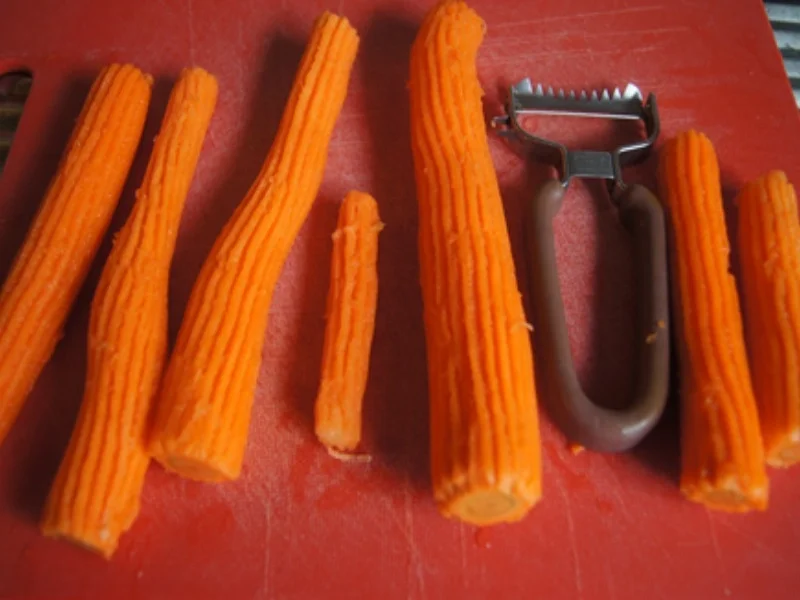 Rezept: Nackensteak-Schnitzel mit Honig-Möhren-Blüten und Sellerie-Püree Bild Nr. 9 Nackensteak-Schnitzel mit Honig-Möhren-Blüten und Sellerie-Püree - Rezept - Bild Nr. 9