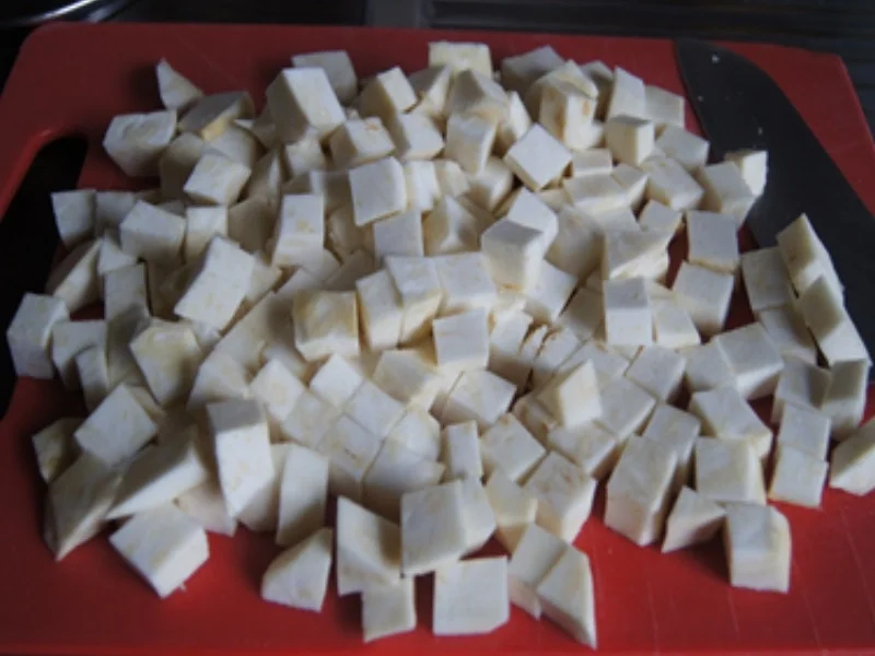 Rezept: Nackensteak-Schnitzel mit Honig-Möhren-Blüten und Sellerie-Püree Bild Nr. 13 Nackensteak-Schnitzel mit Honig-Möhren-Blüten und Sellerie-Püree - Rezept - Bild Nr. 13