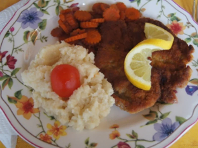 Rezept: Nackensteak-Schnitzel mit Honig-Möhren-Blüten und Sellerie-Püree Bild Nr. 17 Nackensteak-Schnitzel mit Honig-Möhren-Blüten und Sellerie-Püree - Rezept - Bild Nr. 17