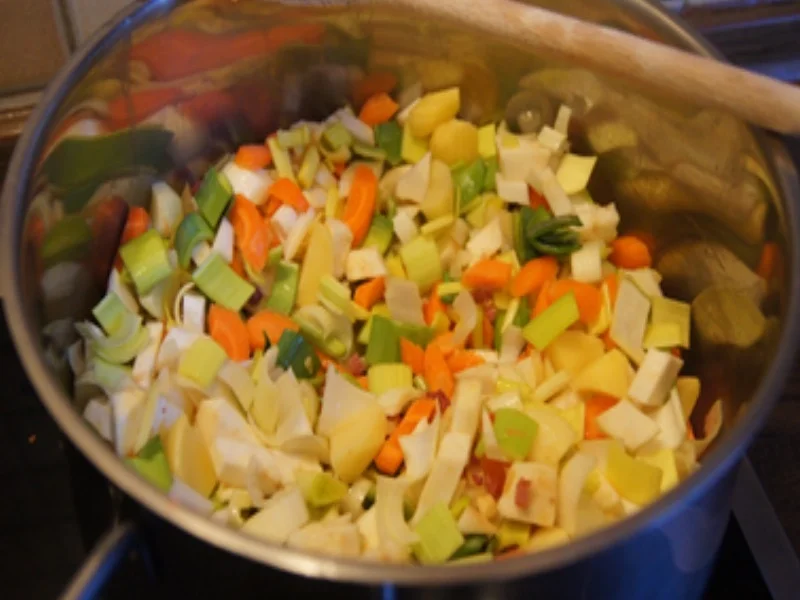 Gemüseeintopf mit Fleischwursteinlage - Rezept - Bild Nr. 11