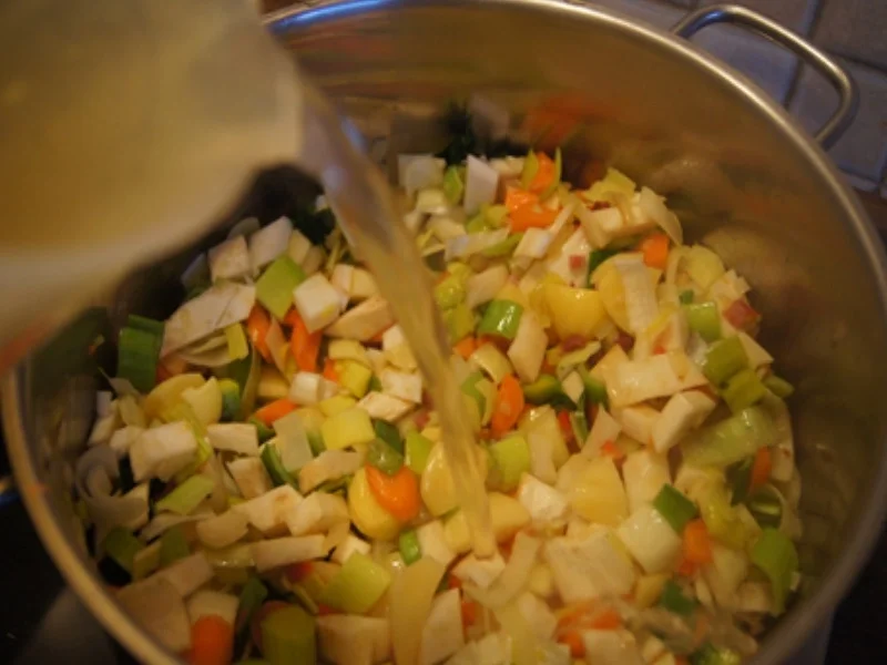 Gemüseeintopf mit Fleischwursteinlage - Rezept - Bild Nr. 12