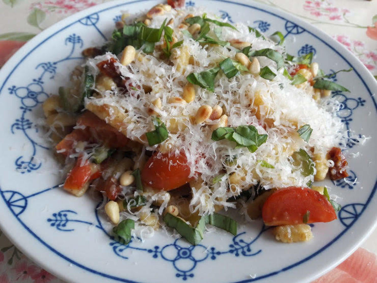 Gebratene Spätzle mit Zucchini - Rezept - kochbar.de