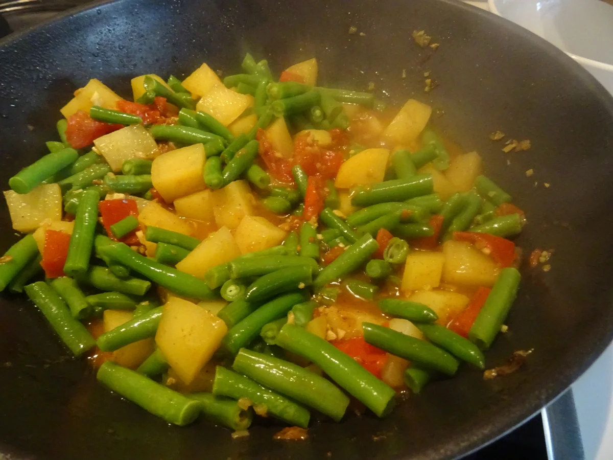 Indisches Kartoffel-Bohnen-Curry mit Tandoori-Chicken - Rezept - Bild Nr. 10030