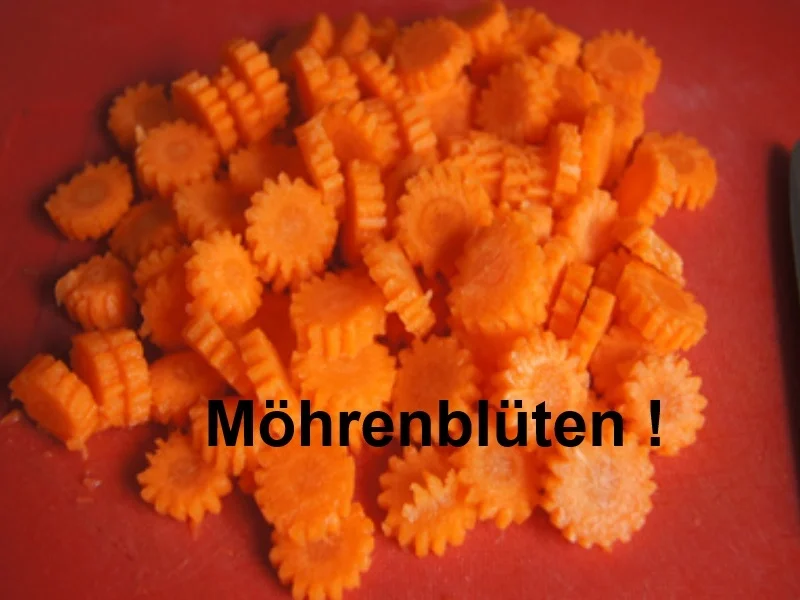 Suppe mit Hähnchenschenkel, Gemüse, Eierstich und Hörnchen Nudeln - Rezept - Bild Nr. 5