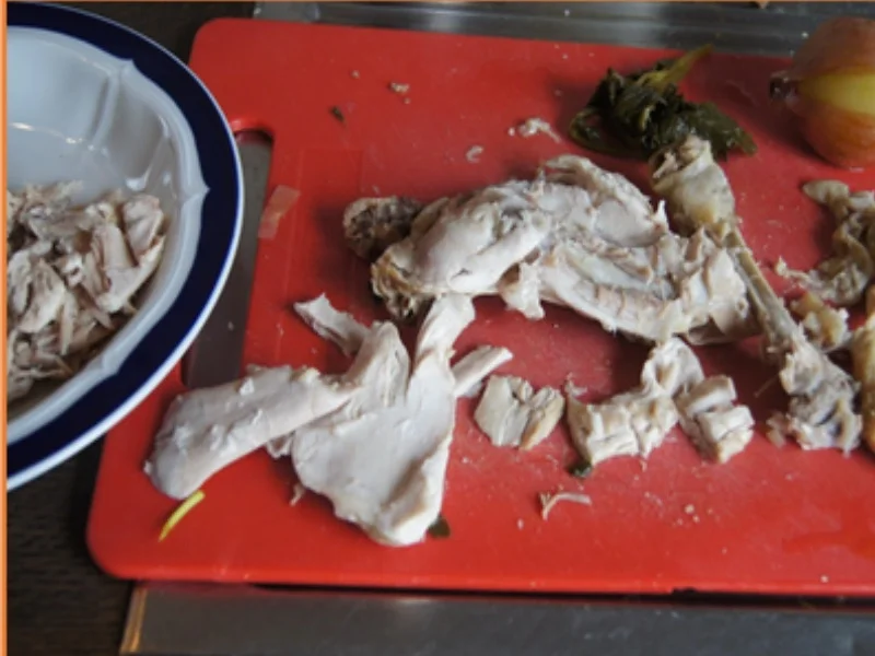 Suppe mit Hähnchenschenkel, Gemüse, Eierstich und Hörnchen Nudeln - Rezept - Bild Nr. 20