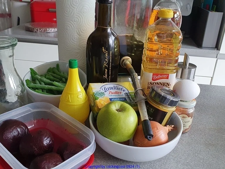 Puttespraline serviert auf Rote Bete Bohnensalat und Apfelchutney - Rezept - Bild Nr. 10034