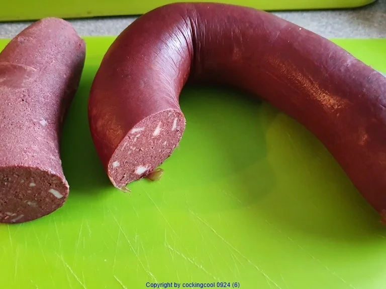 Puttespraline serviert auf Rote Bete Bohnensalat und Apfelchutney - Rezept - Bild Nr. 10037