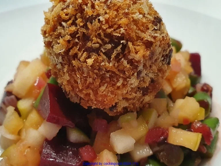 Puttespraline serviert auf Rote Bete Bohnensalat und Apfelchutney - Rezept - Bild Nr. 10040