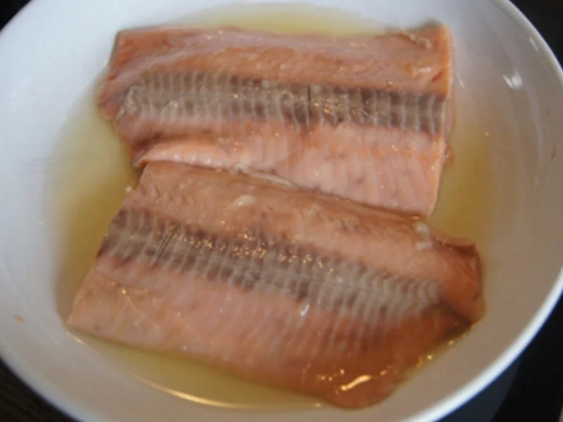 Sesam-Lachsfilet auf Möhrenblüten-Zuckerschoten-Gemüse - Rezept - Bild Nr. 4