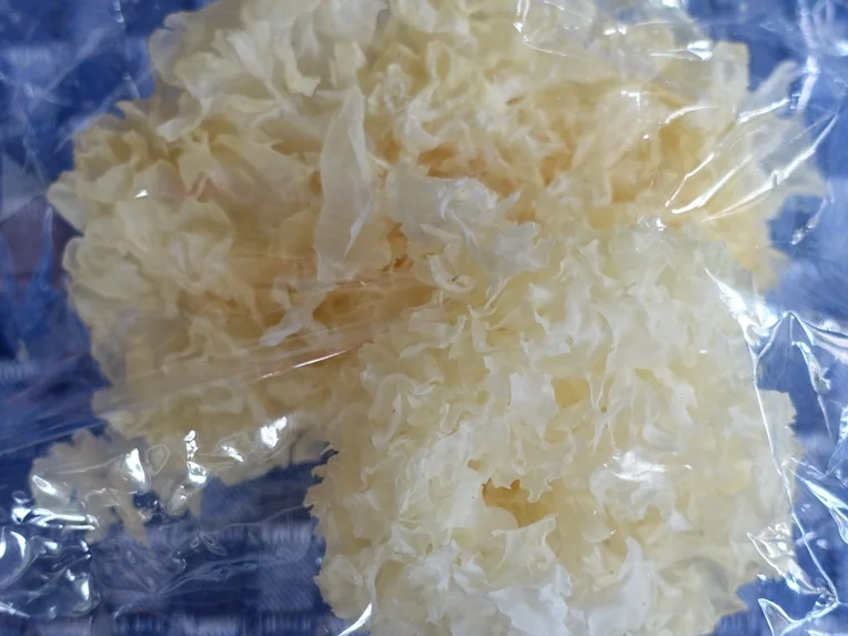 Gebratene Nudeln mit Hühnerfleisch, Eispilzen und Erdnüssen - Rezept - Bild Nr. 10047