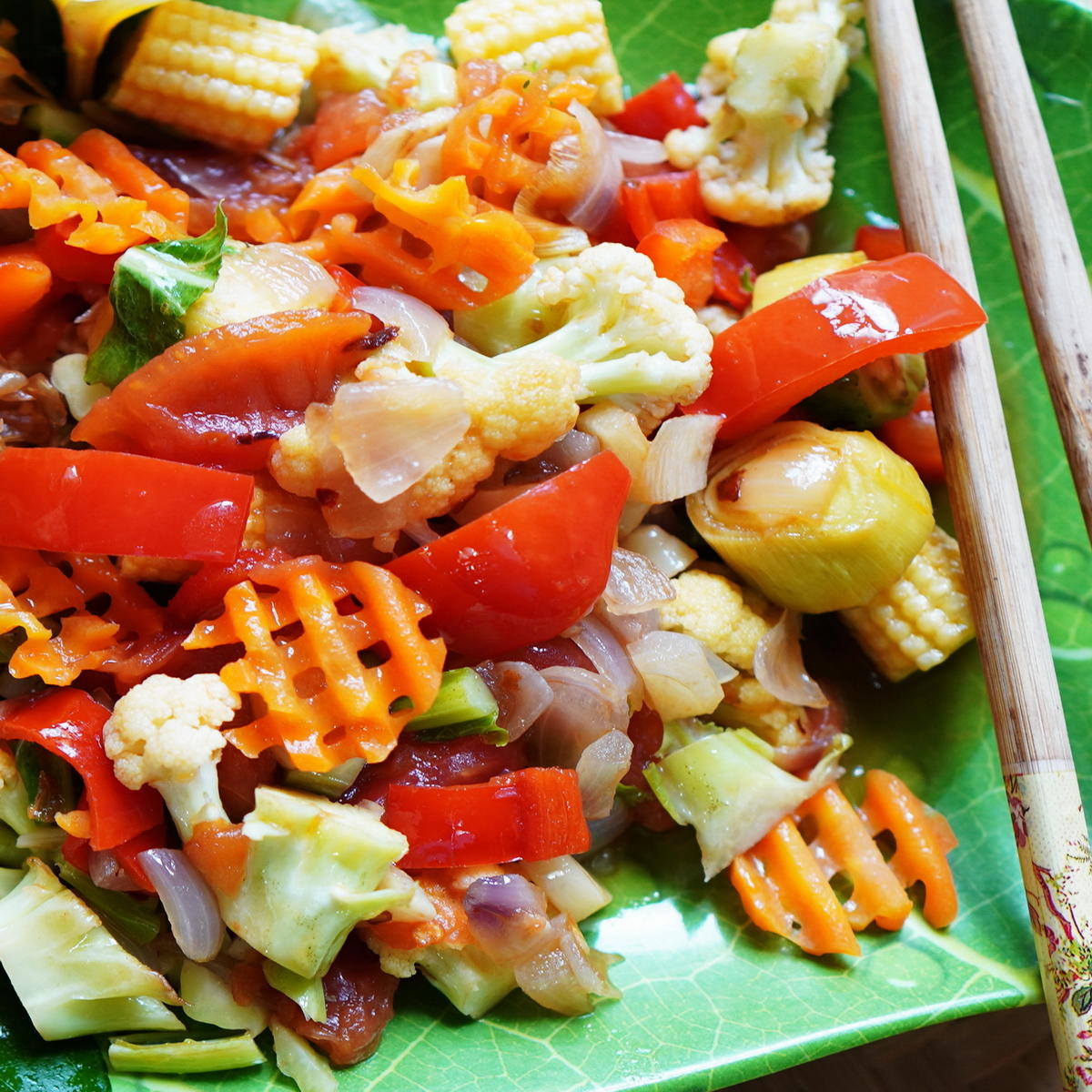 Pfannengerührter Babymais mit Paprika, Blumenkohl und Karotten - Rezept - Bild Nr. 2