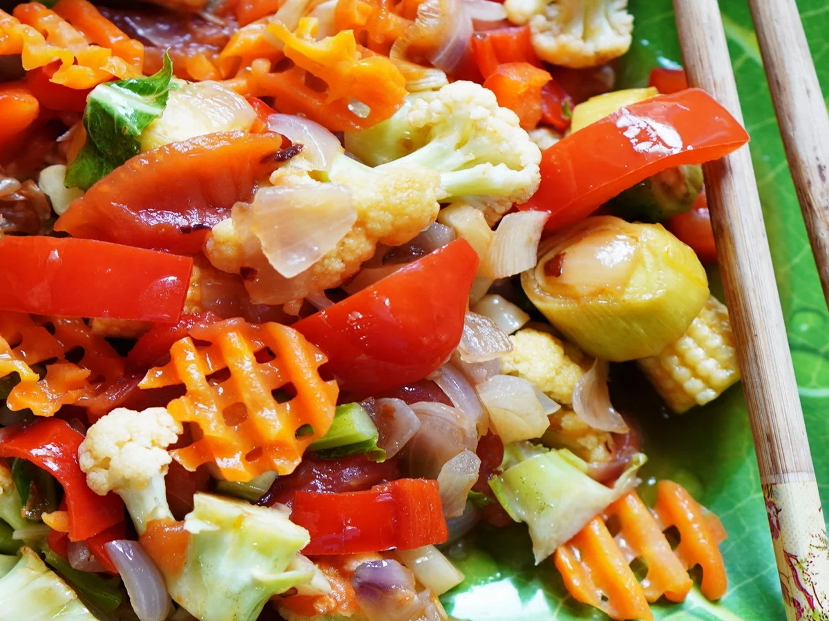 Rezept: Pfannengerührter Babymais mit Paprika, Blumenkohl und Karotten Bild Nr. 2 Pfannengerührter Babymais mit Paprika, Blumenkohl und Karotten - Rezept - Bild Nr. 2