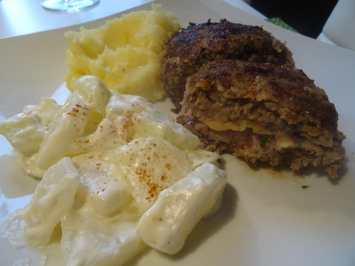 Frikadellen-Cordon bleu mit Schmand-Kohlrabi und Kartoffelstampf - Rezept - Bild Nr. 2