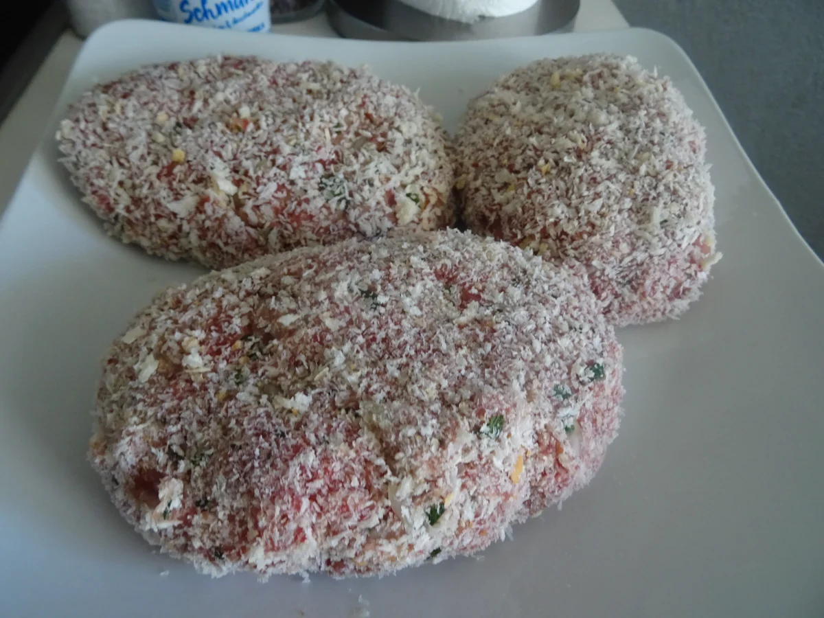 Frikadellen-Cordon bleu mit Schmand-Kohlrabi und Kartoffelstampf - Rezept - Bild Nr. 4