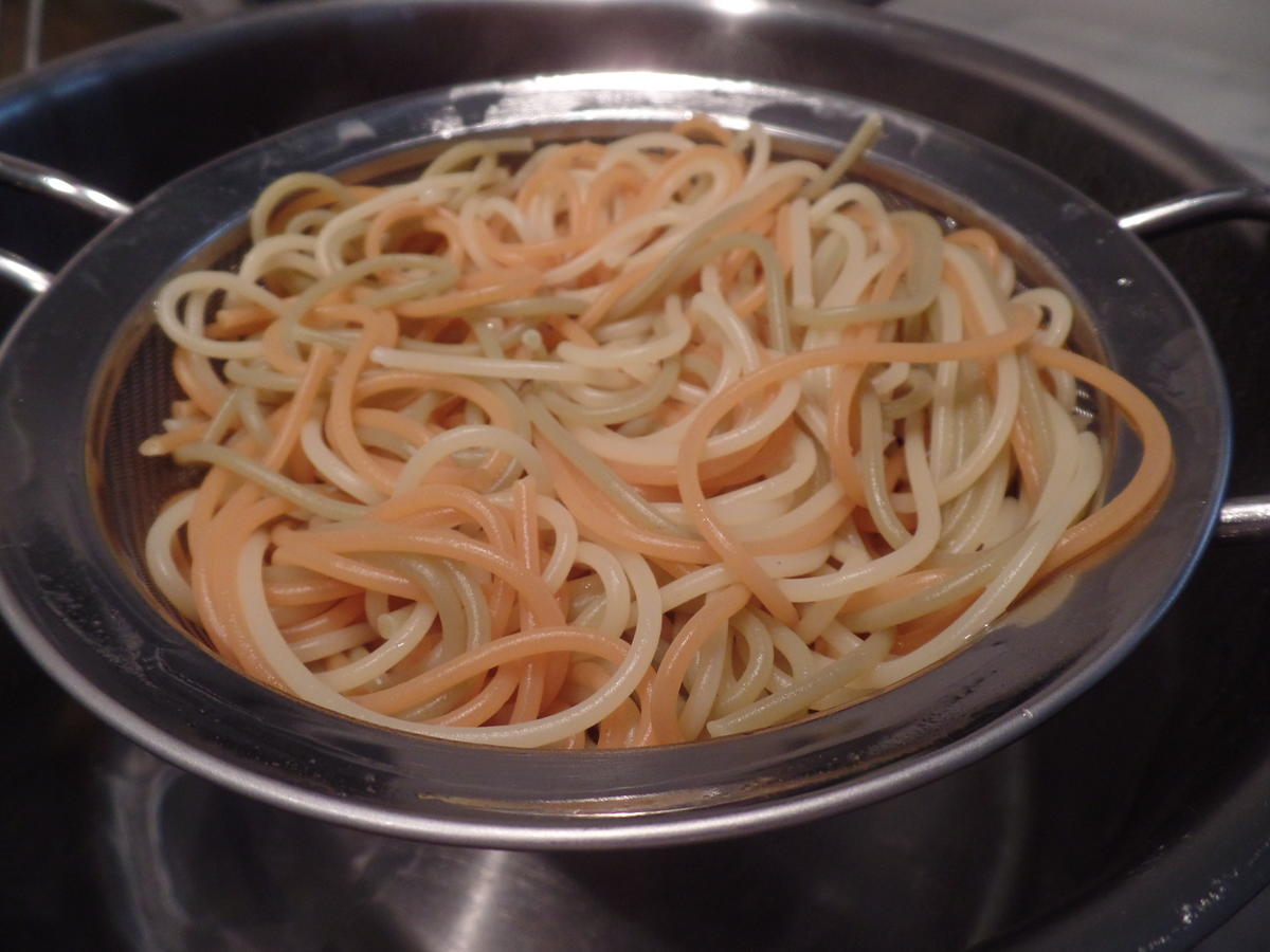 Spaghetti-Tricolore mit Möhrensauce - Rezept - Bild Nr. 10058
