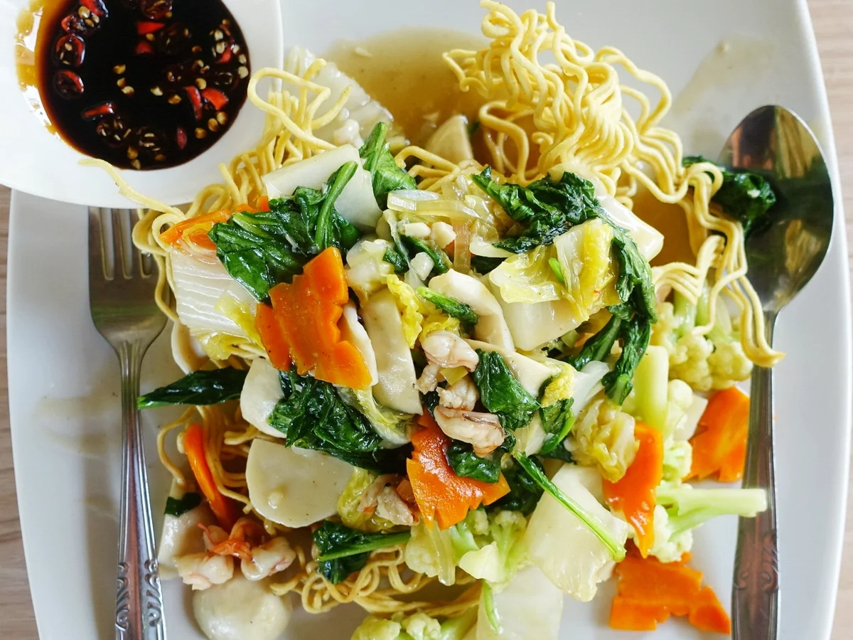 Knusprig frittierte Eiernudeln mit Cap Cay Seafood - Rezept - Bild Nr. 2