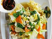 Knusprig frittierte Eiernudeln mit Cap Cay Seafood - Rezept - Bild Nr. 2