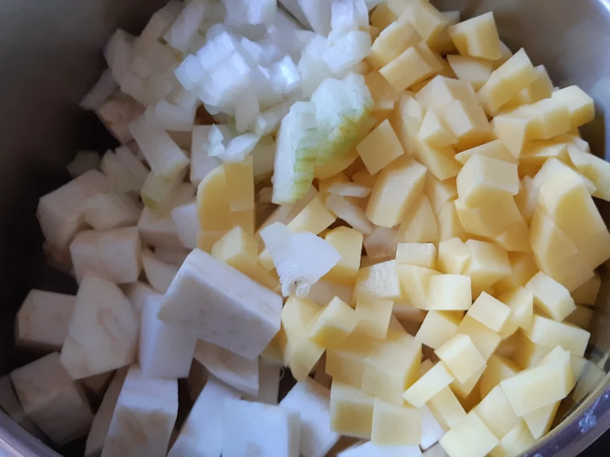 Rezept: Sellerie-Crèmesüppchen Bild Nr. 3 Sellerie-Crèmesüppchen - Rezept - Bild Nr. 3