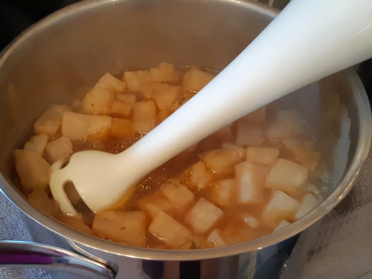 Rezept: Sellerie-Crèmesüppchen Bild Nr. 5 Sellerie-Crèmesüppchen - Rezept - Bild Nr. 5