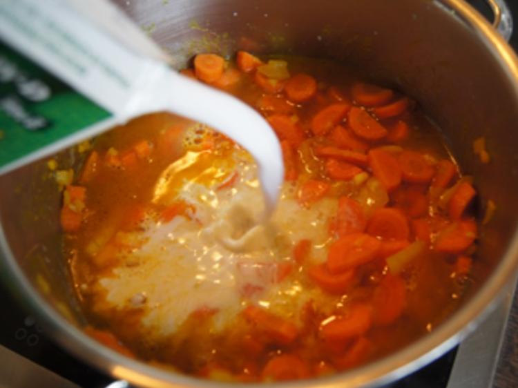 Möhrensuppe mit Ingwer und Kokosmilch - Rezept - kochbar.de