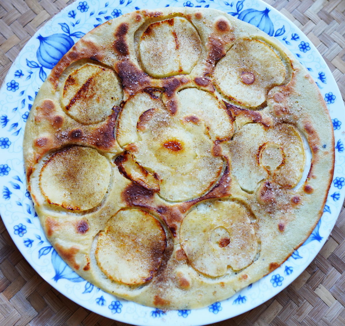 Himmlisch zarte Apfelpfannekuchen mit Kokosteig - Rezept - kochbar.de