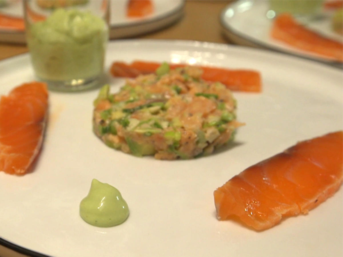 Duett vom Lachs an Avocado mit Hickory-Ei und Focaccia - Rezept ...