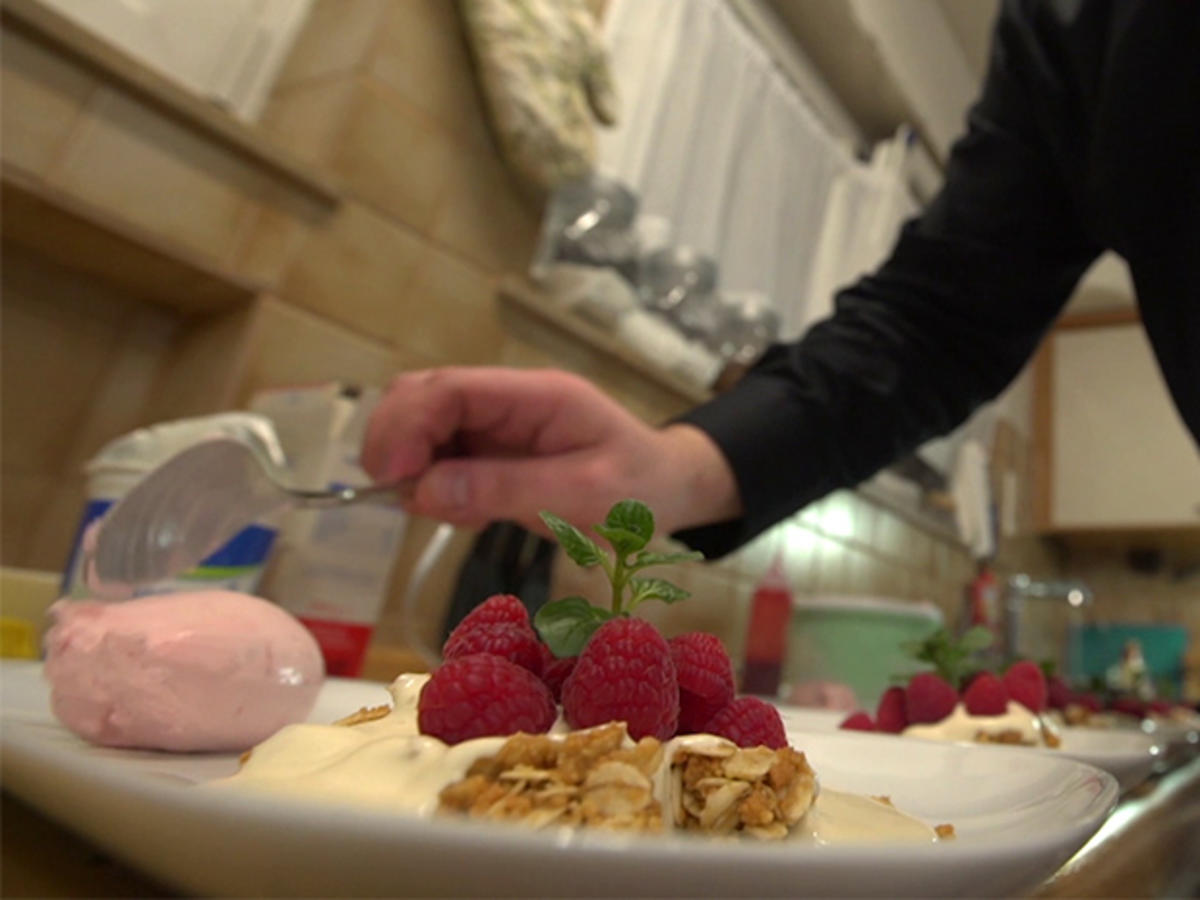 Cranachan mit Himbeer-Joghurteis - Rezept - kochbar.de