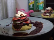 Rehtürmchen mit Gorgonzola und Feige auf Esskastanienpüree  mit Brombeersauce - Rezept - Bild Nr. 2