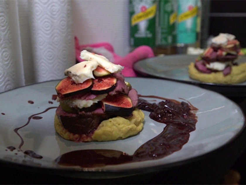 Rehtürmchen mit Gorgonzola und Feige auf Esskastanienpüree mit ...