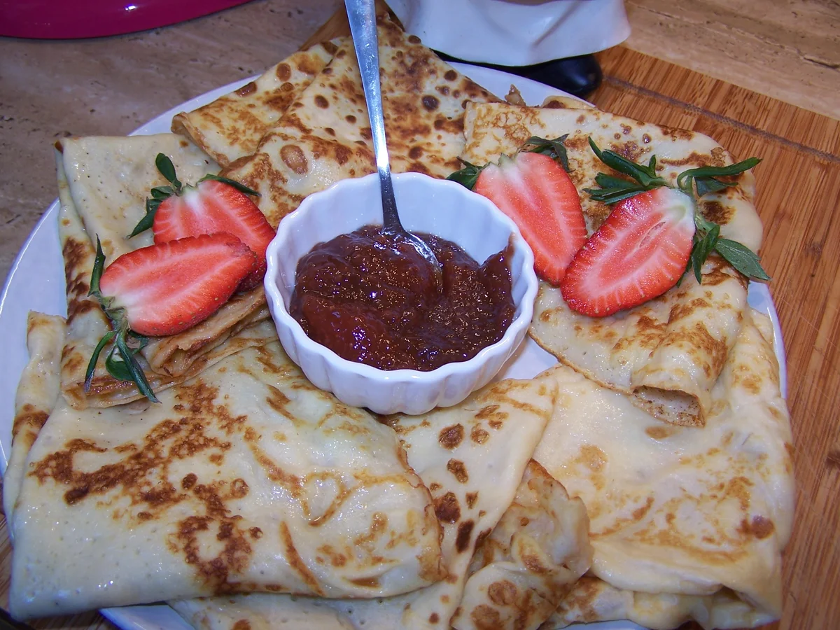 Spargel Süppchen dazu Omelett und Selbst gekochte Erdbeer Marmelade - Rezept - Bild Nr. 10071