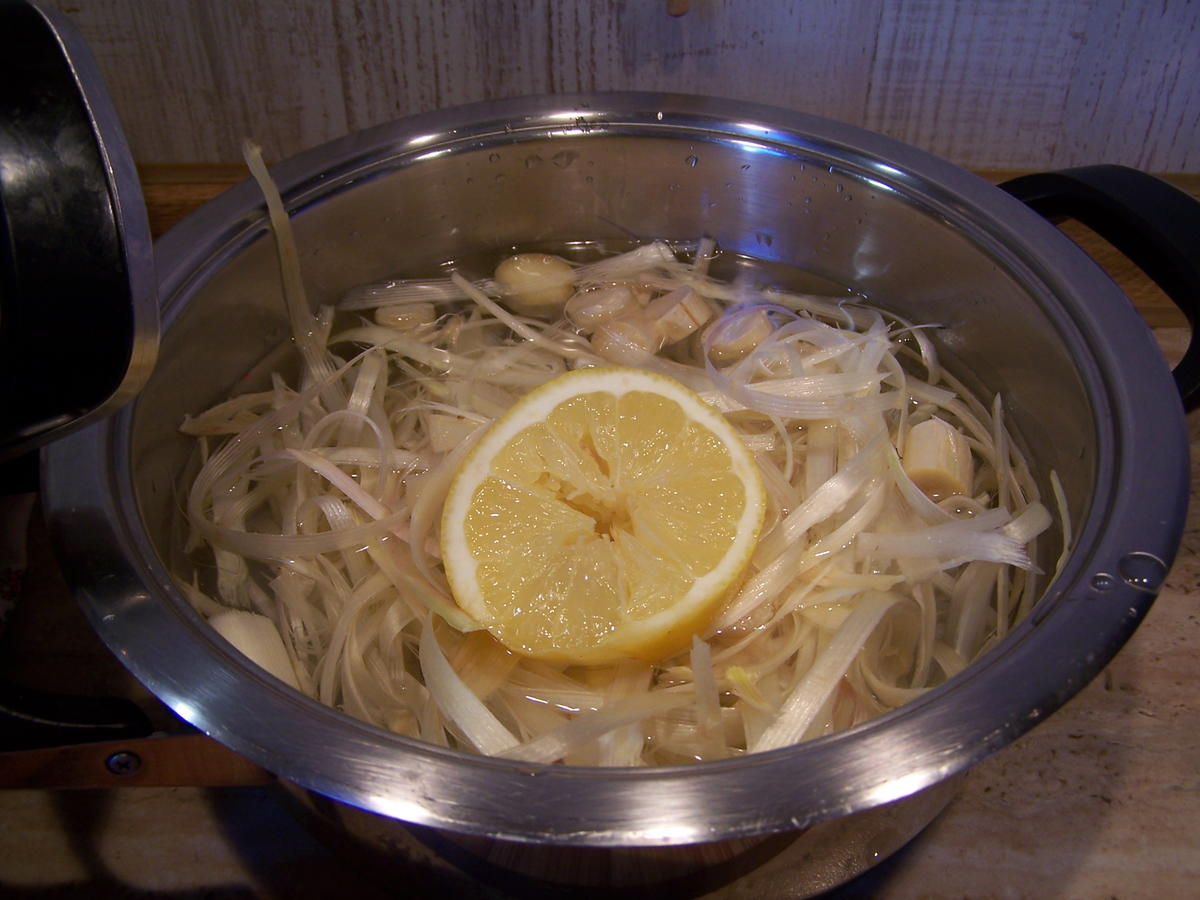 Spargel Süppchen dazu Omelett und Selbst gekochte Erdbeer Marmelade - Rezept - Bild Nr. 10081