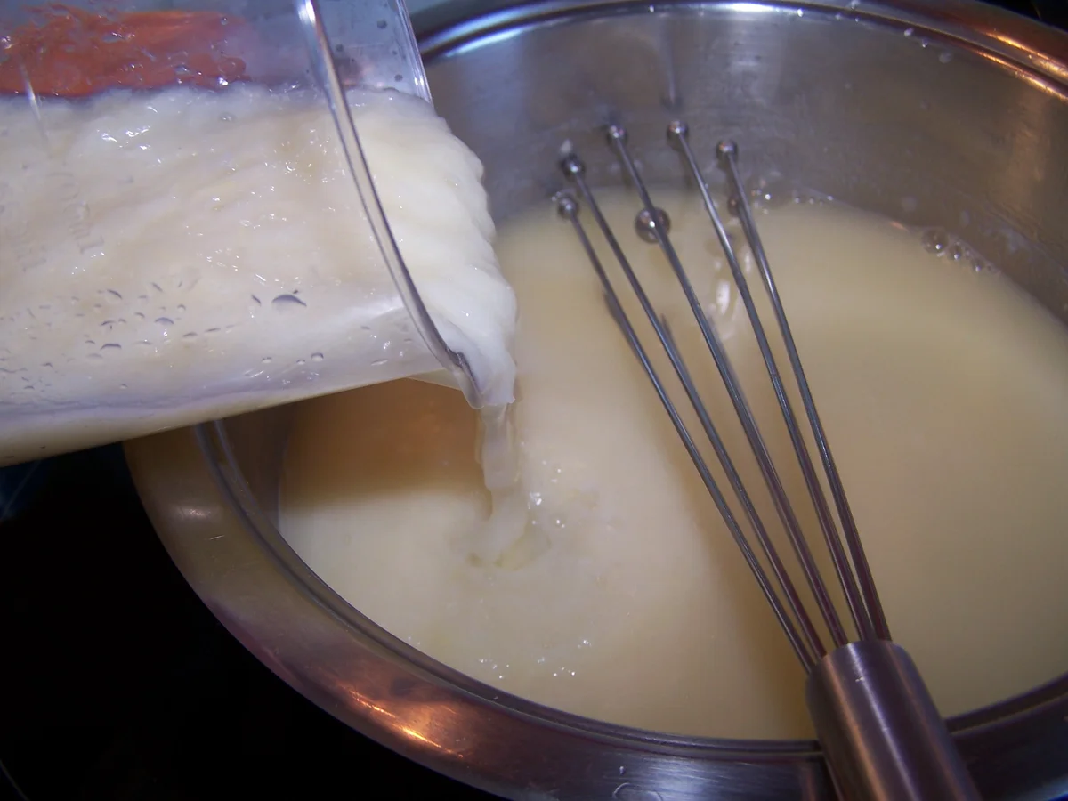 Spargel Süppchen dazu Omelett und Selbst gekochte Erdbeer Marmelade - Rezept - Bild Nr. 10093