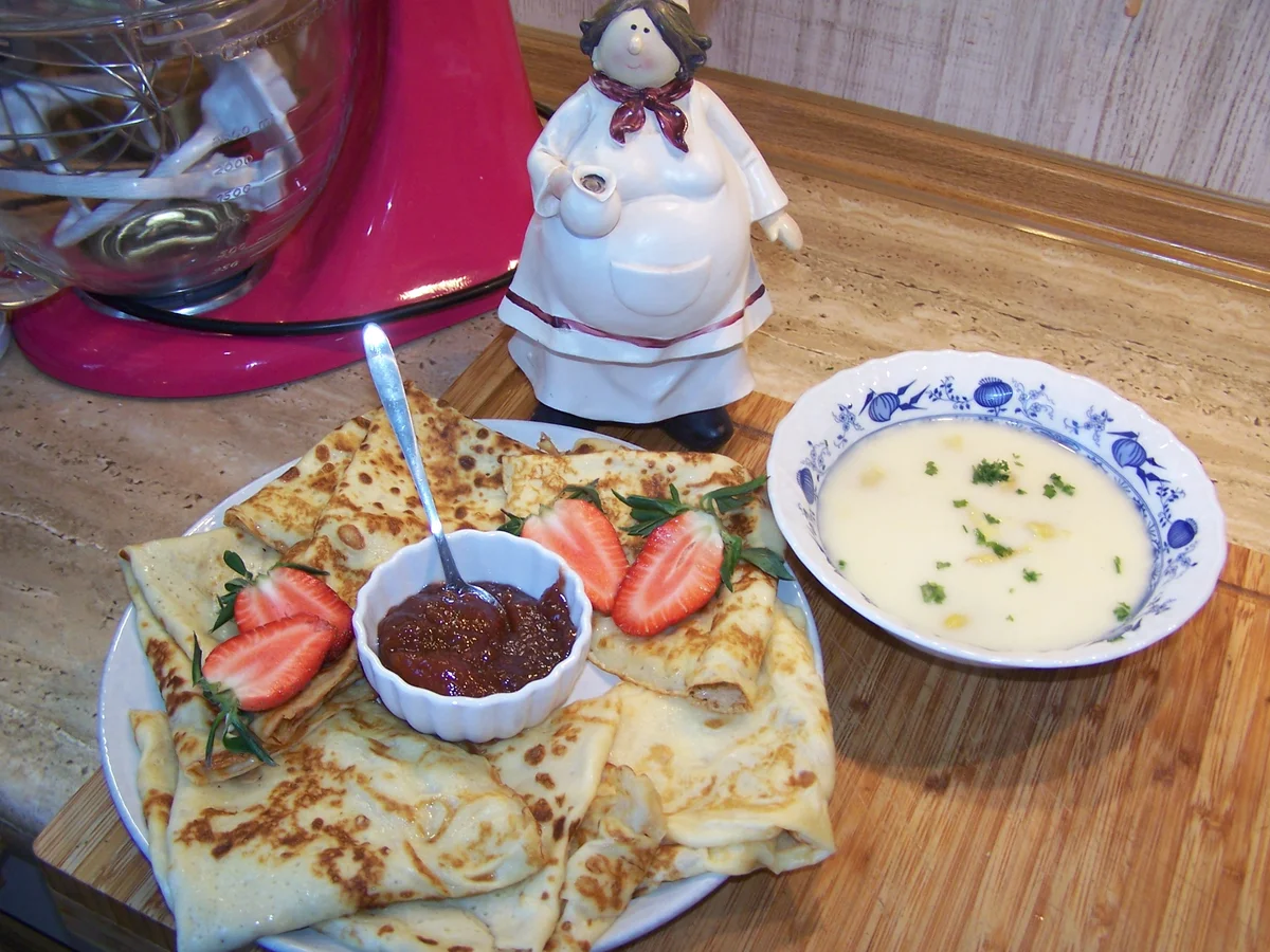 Spargel Süppchen dazu Omelett und Selbst gekochte Erdbeer Marmelade - Rezept - Bild Nr. 10099