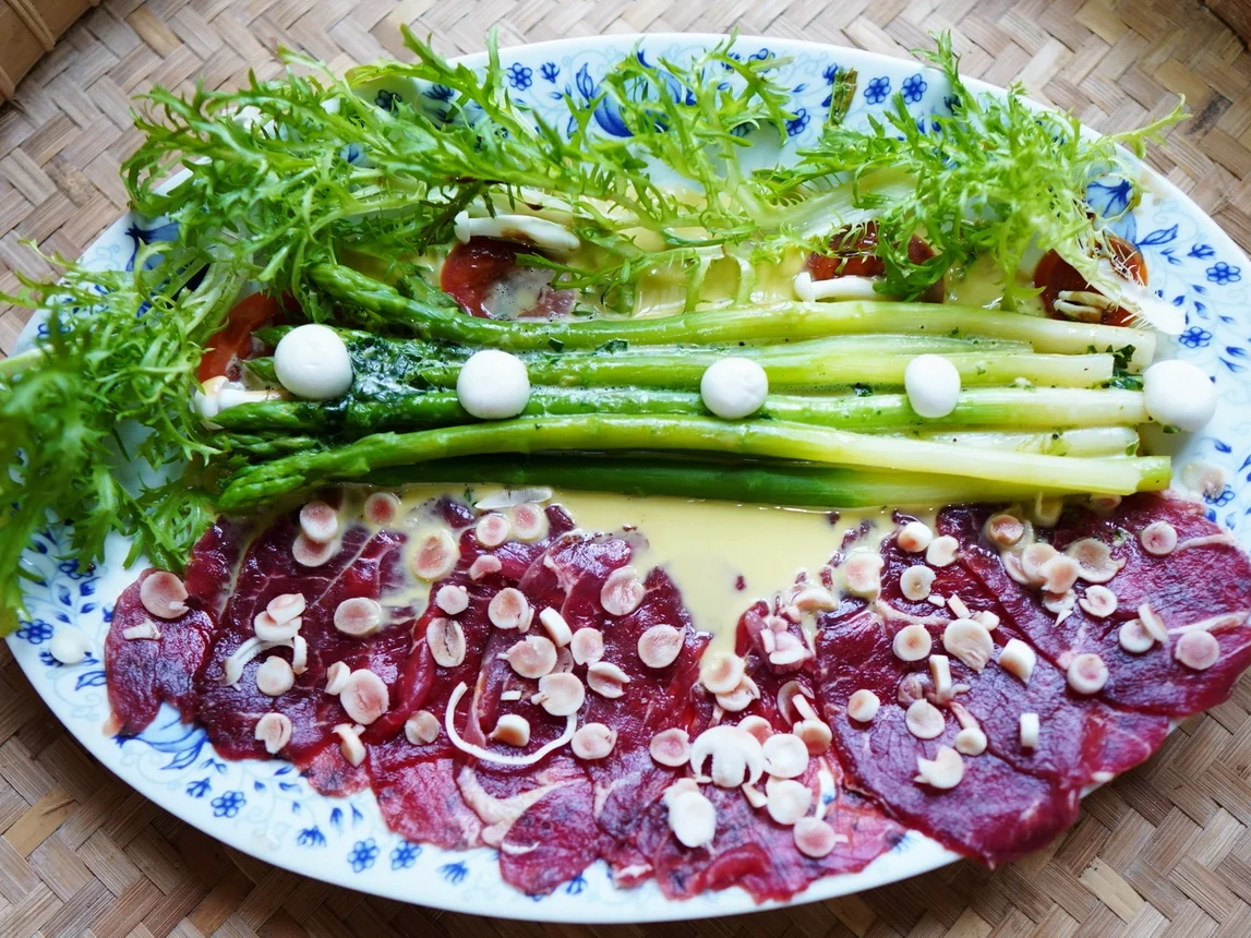 Carpaccio mit grünem Spargel und Shimeji-Pilzen - Rezept - Bild Nr. 2