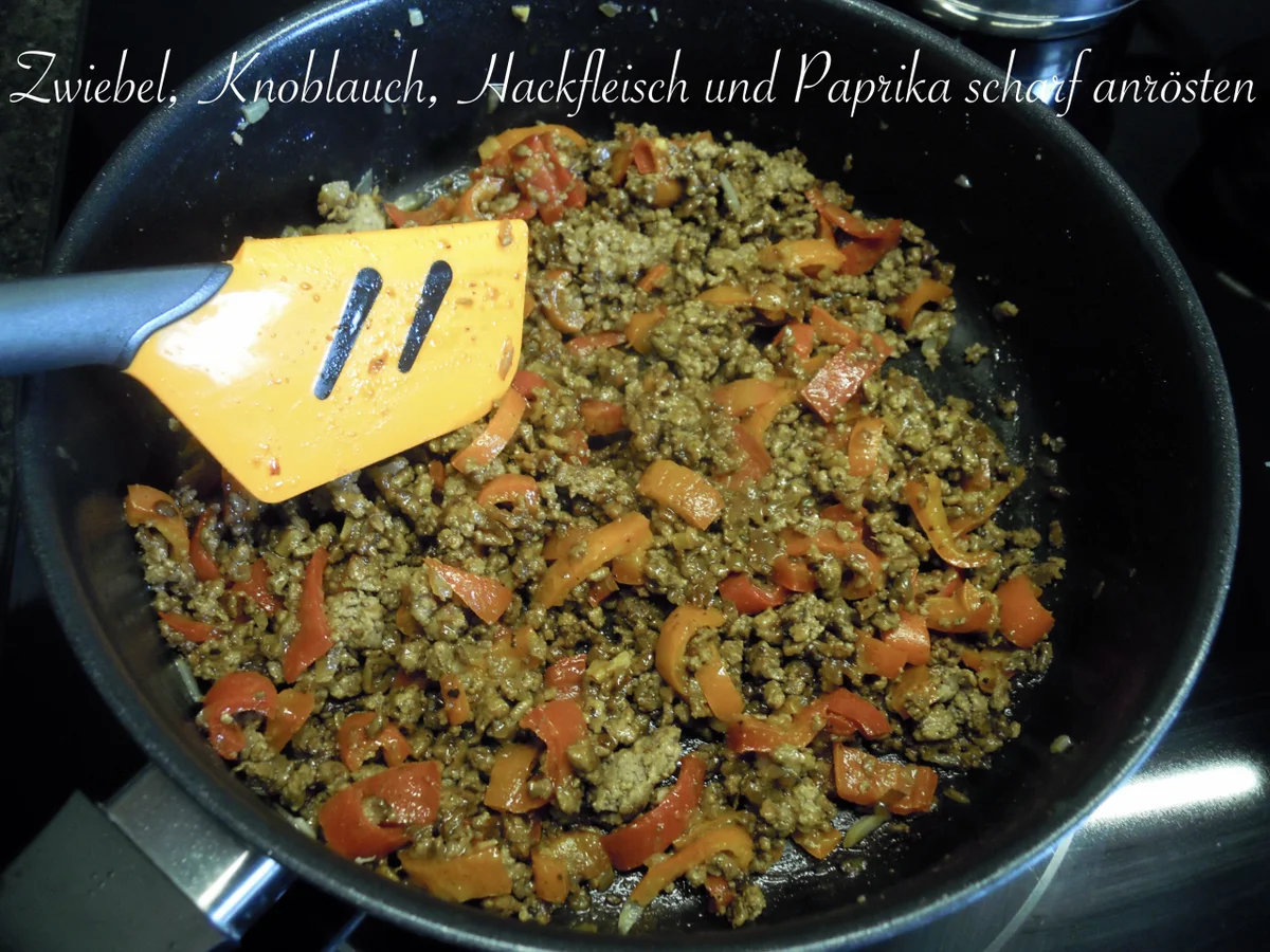 cremiges Rotwein - Haschee serviert in einem Buttermilch - Kartoffelpüree - Ring - Rezept - Bild Nr. 10104