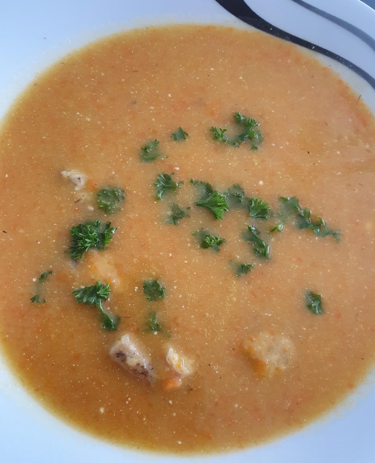 Kartoffel-Karotten-Suppe mit Hähnchen - Rezept - kochbar.de