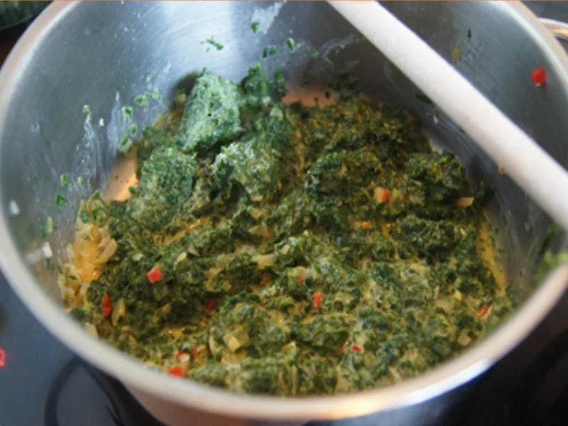 Rezept: Würziger Rahmspinat, frittierte Eier und Kartoffelstampf Bild Nr. 7 Würziger Rahmspinat, frittierte Eier und Kartoffelstampf - Rezept - Bild Nr. 7