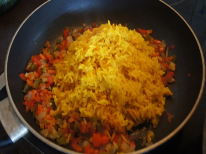 Rezept: Gebratenes Hähnchenfleisch mit Mungoboh-nenkeimlingen und Gewürzreis Bild Nr. 15 Gebratenes Hähnchenfleisch mit Mungoboh-nenkeimlingen und Gewürzreis - Rezept - Bild Nr. 15